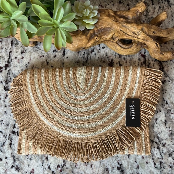 SHEIN Natural Woven Fringe Clutch - Picture 1 of 6